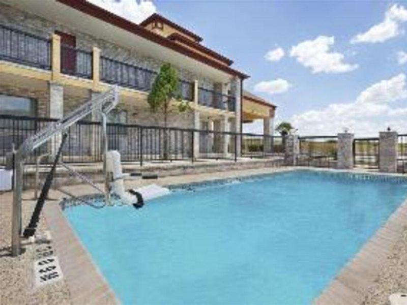 Quality Inn I-10 East Near Frost Bank Center San Antonio Exterior photo