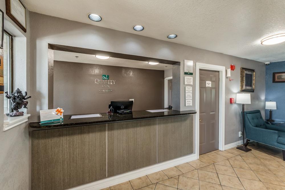 Quality Inn I-10 East Near Frost Bank Center San Antonio Exterior photo
