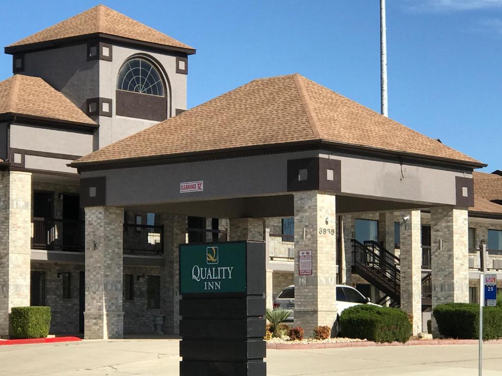 Quality Inn I-10 East Near Frost Bank Center San Antonio Exterior photo